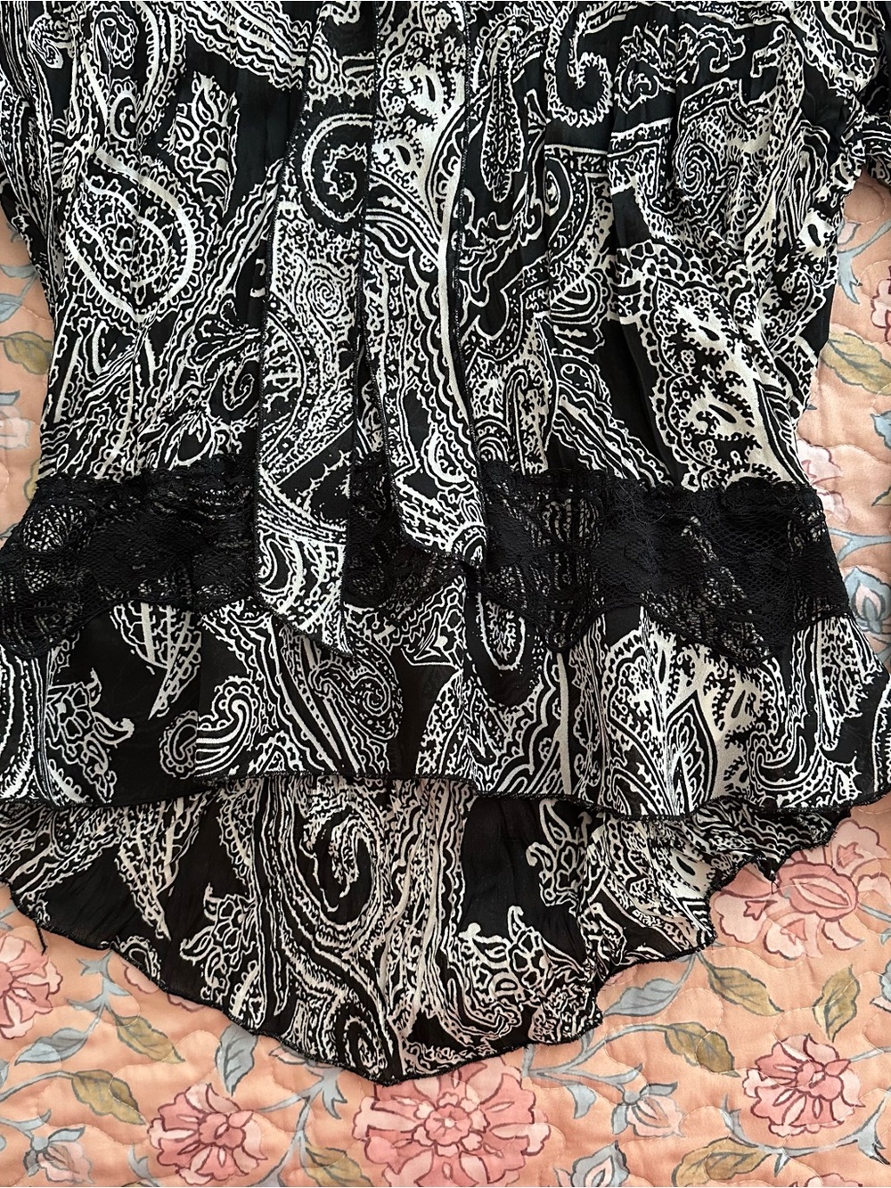 Allison Taylor Black & White Paisley Print Bell Sleeve Women’s Top - Picture 2 of 7